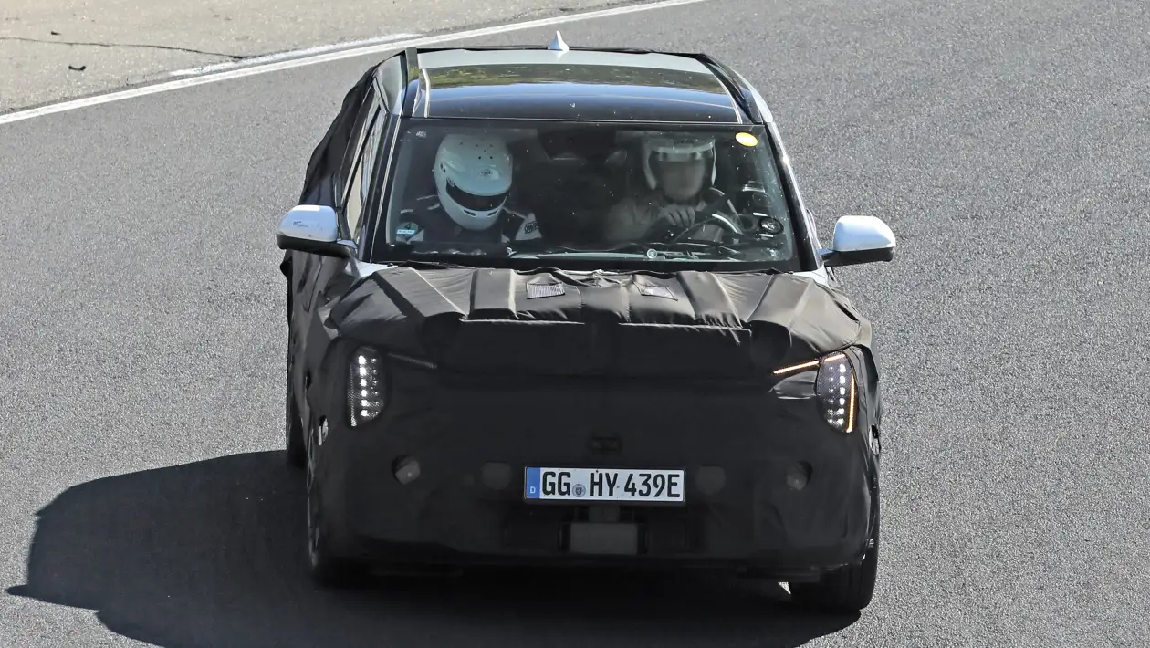 Kia EV3 Kia EV3 GT spied testing on Nurburgring Kia EV3 GT - front end_svixw5