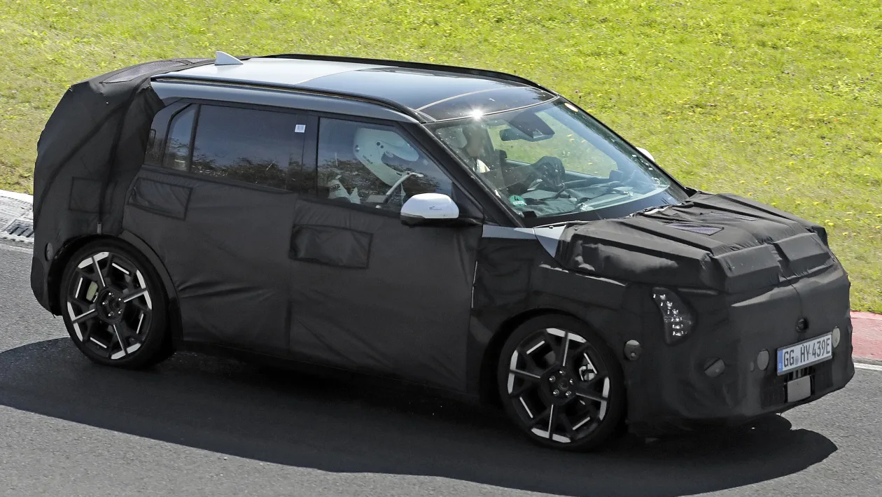 Kia EV3 Kia EV3 GT spied testing on Nurburgring Kia EV3 GT - front angled_qrbnjj