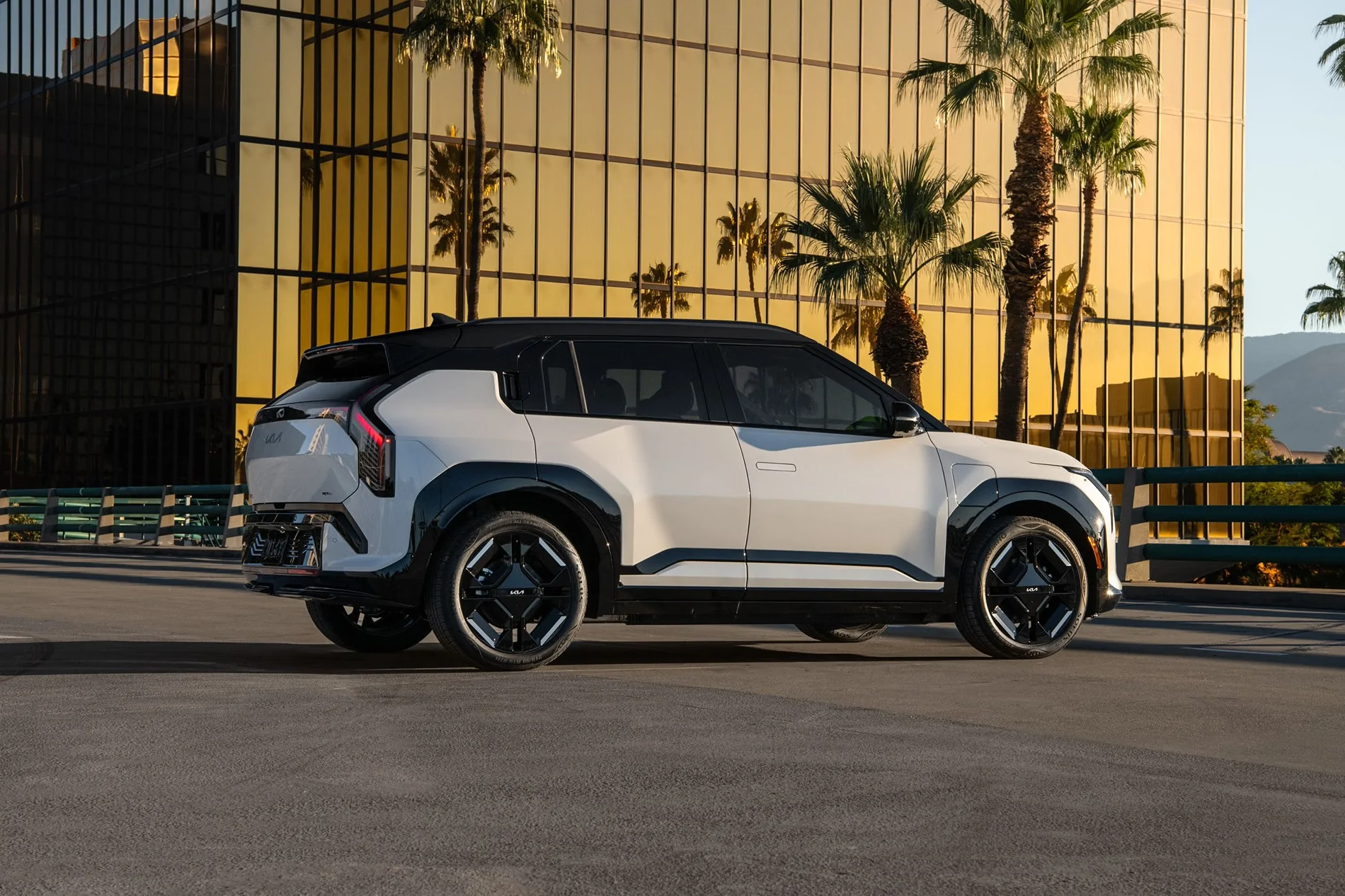 Kia EV3 2027 Kia EV3 unveiled & announced for US market! 2027 Kia EV GT-Line for US 12