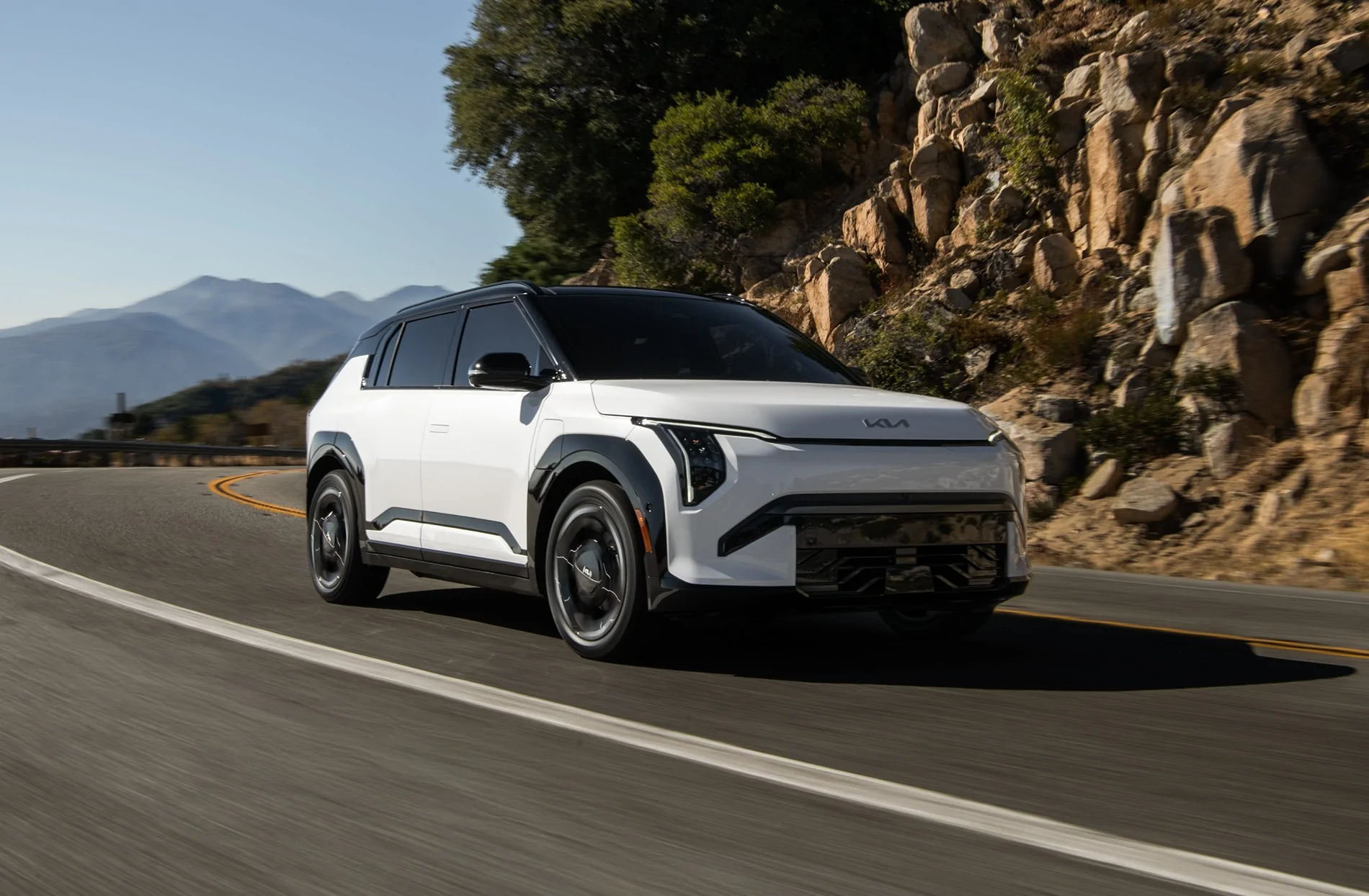 Kia EV3 2027 Kia EV3 unveiled & announced for US market! 2027 Kia EV GT-Line for US 8